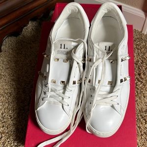 Valentino sneakers EUC